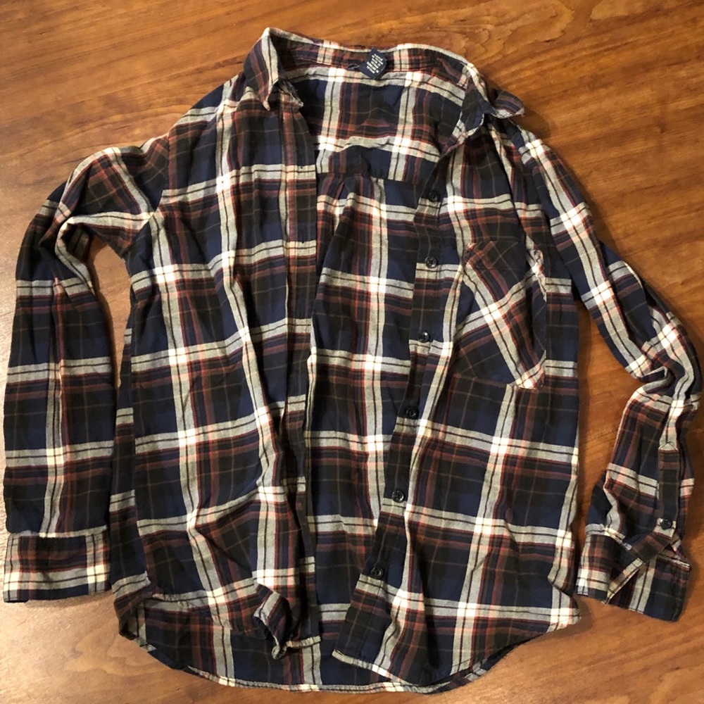 Button down plaid long sleeve shirt